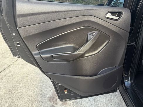 Used 2015 Ford Escape SE image 27