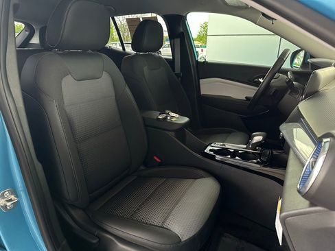Used 2025 Chevrolet Trax LT w/ Driver Confidence Package FWD image 18
