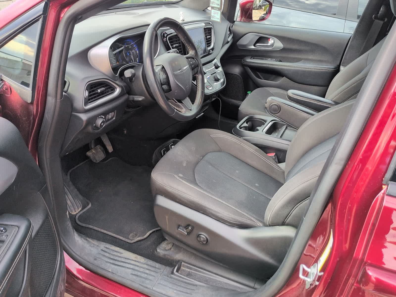 Used 2020 Chrysler Pacifica Touring w/ S Appearance Package FWD image 9