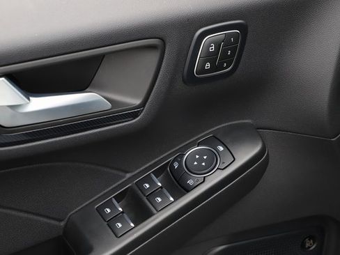 Used 2025 Ford Escape ST-Line Elite w/ Premium Technology Package image 19