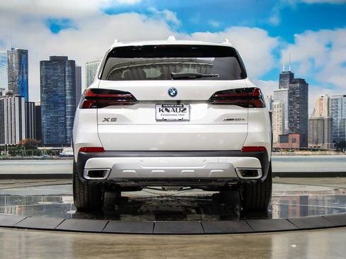 Used 2026 BMW X5 xDrive50e w/ Parking Assistance Package image 11