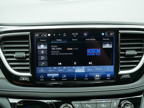 Used 2024 Chrysler Pacifica Premium FWD image 22