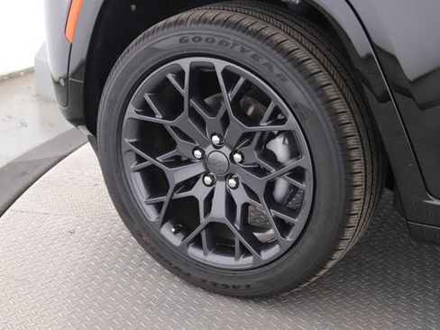 Used 2026 Jeep Grand Cherokee Summit w/ Obsidian Package AWD/4WD image 13