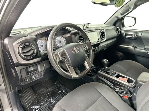 Used 2019 Toyota Tacoma TRD Off-Road image 17