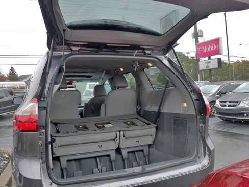 Used 2020 Toyota Sienna XLE Premium image 15