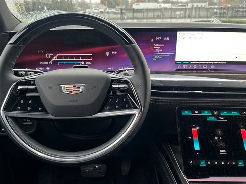 Certified 2025 Cadillac Escalade Premium Luxury image 16