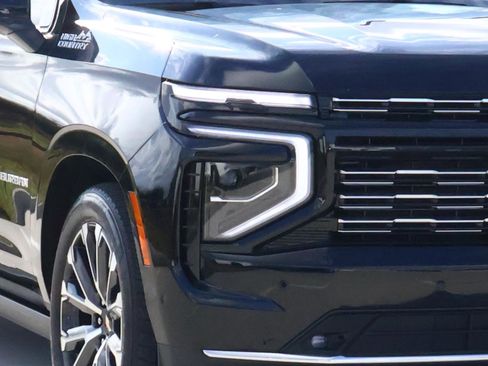 Used 2025 Chevrolet Suburban High Country image 7