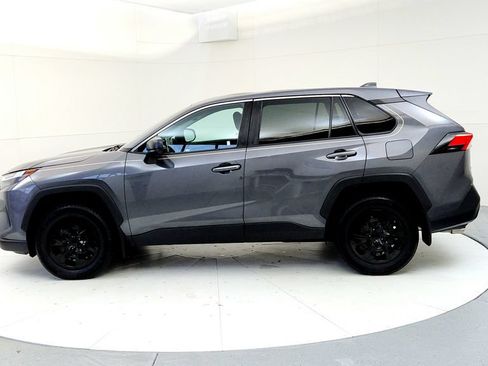 Used 2023 Toyota RAV4 LE AWD/4WD image 3