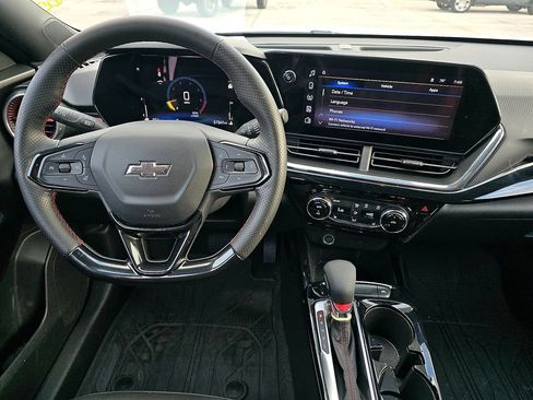 Used 2025 Chevrolet Trax RS w/ Driver Confidence Package FWD image 31