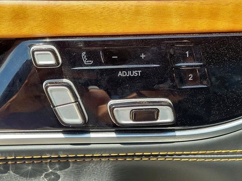 Used 2023 Jeep Grand Wagoneer L Series III AWD/4WD image 13