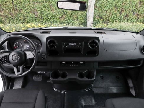 Used 2022 Mercedes-Benz Sprinter 2500 image 23