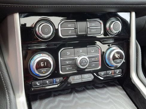 Used 2022 GMC Yukon XL Denali RWD image 16