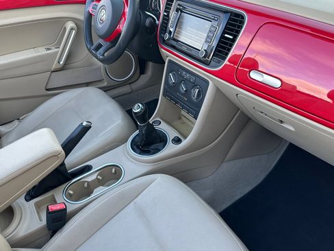 Used 2014 Volkswagen Beetle TDI image 16