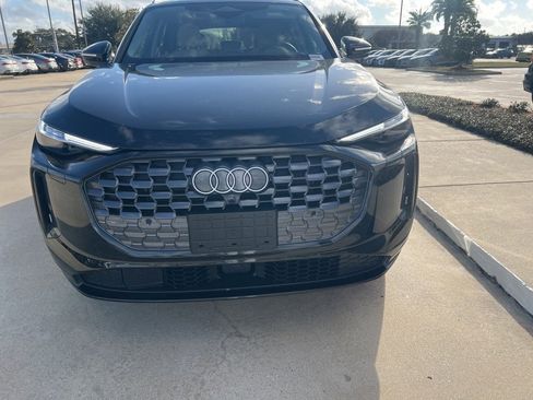 Used 2025 Audi Q5 Premium Plus w/ Premium Plus image 2