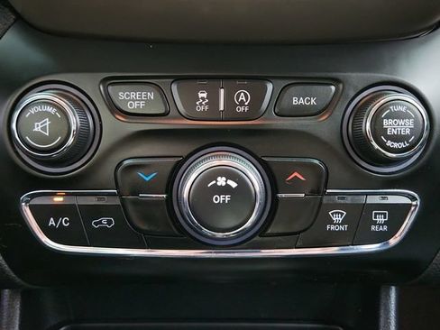 Used 2017 Jeep Cherokee Latitude w/ True North Edition AWD/4WD image 14