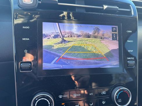Used 2024 Hyundai Tucson SE image 16