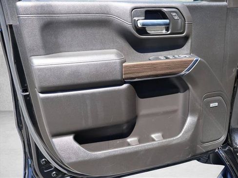Used 2022 Chevrolet Silverado 1500 LT Trail Boss w/ LT Trail Boss Premium Package AWD/4WD image 9