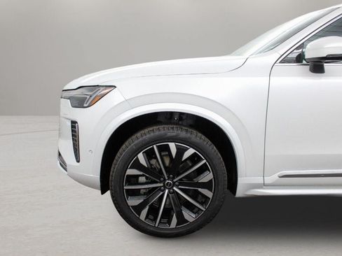 Used 2026 Volvo XC90 B5 Plus w/ Protection Package Premier AWD/4WD image 33