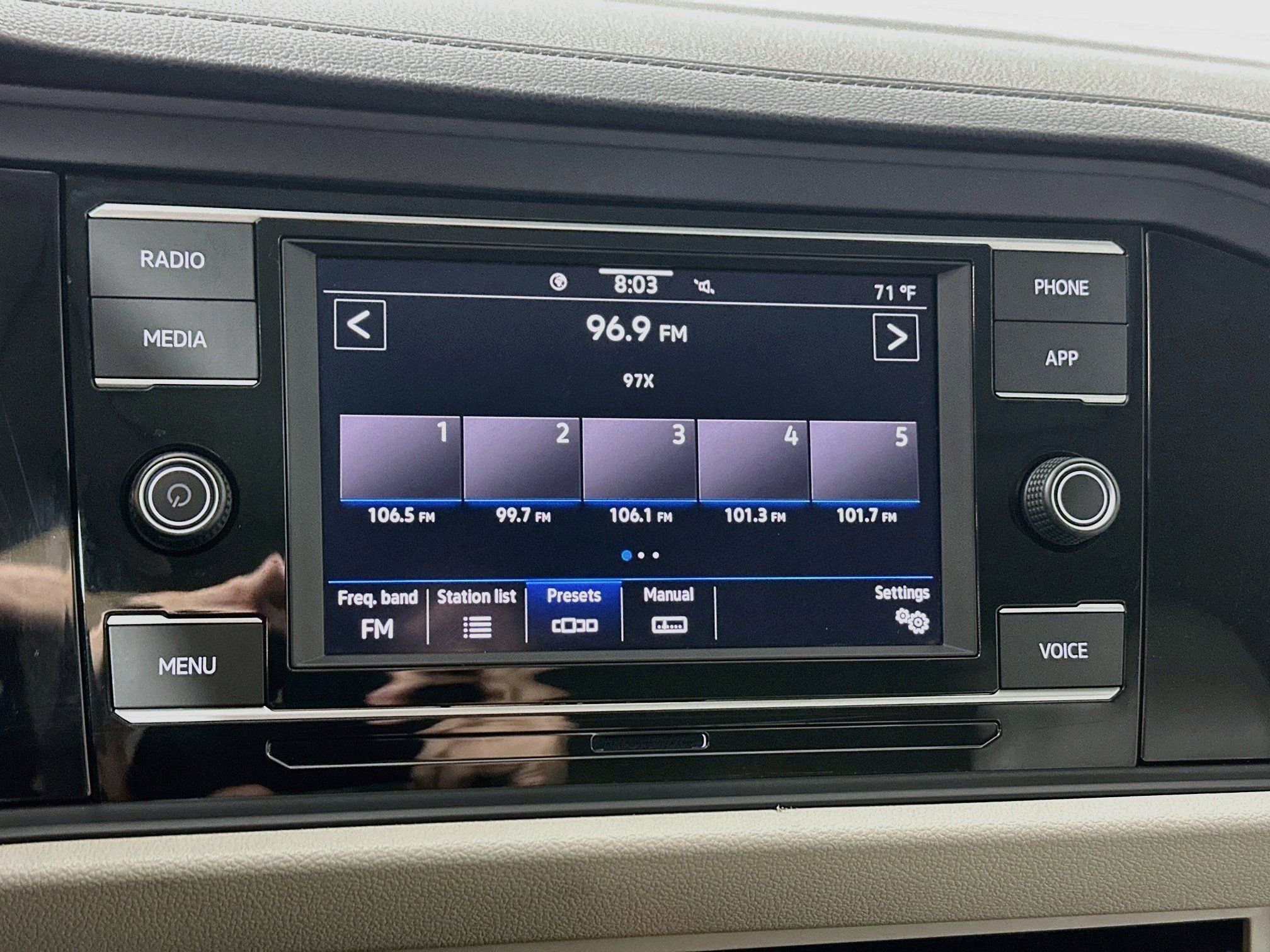 Used 2023 Volkswagen Jetta SE w/ Panoramic Sunroof Package FWD image 14
