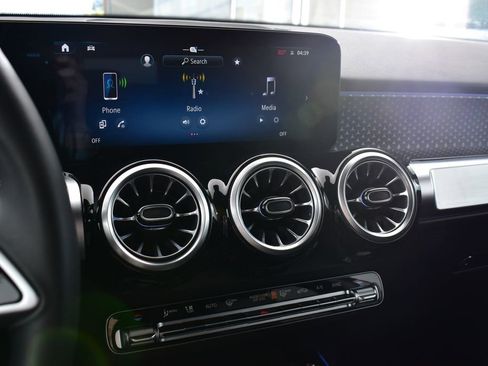 Certified 2025 Mercedes-Benz GLB 250 4MATIC image 19