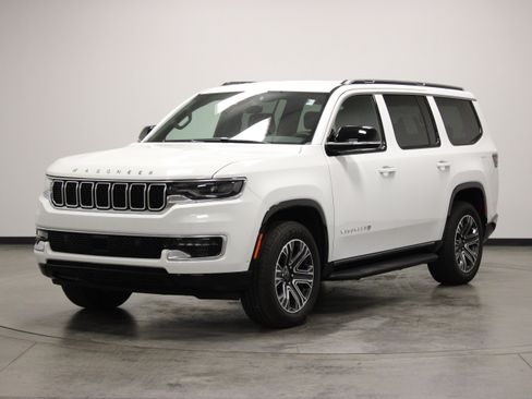 Used 2025 Jeep Wagoneer Series II AWD/4WD image 4