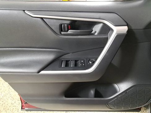 Used 2020 Toyota RAV4 LE image 21