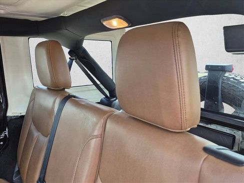 Used 2014 Jeep Wrangler Unlimited Sahara w/ Connectivity Group AWD/4WD image 12