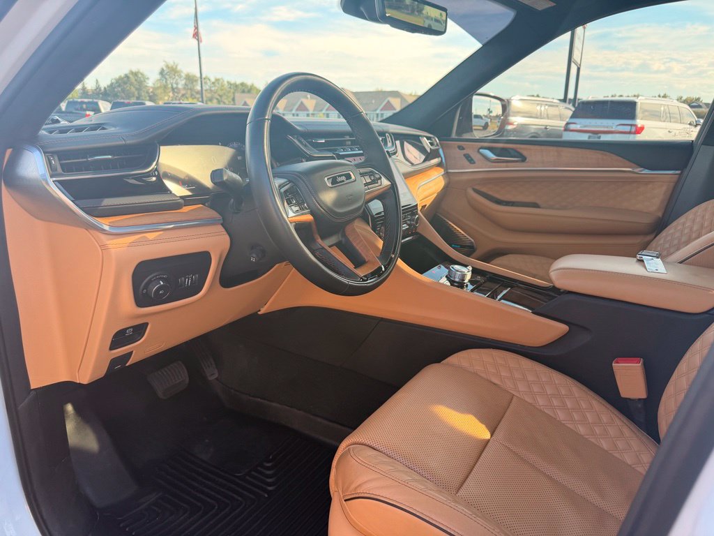 Used 2023 Jeep Grand Cherokee L Summit AWD/4WD image 21