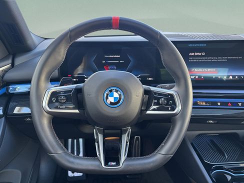 Used 2025 BMW i5 M60 image 9