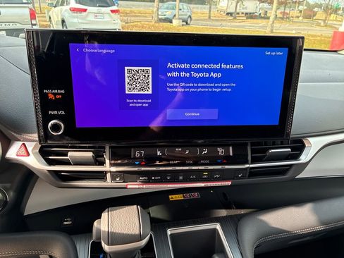 New 2026 Toyota Sienna XLE image 25