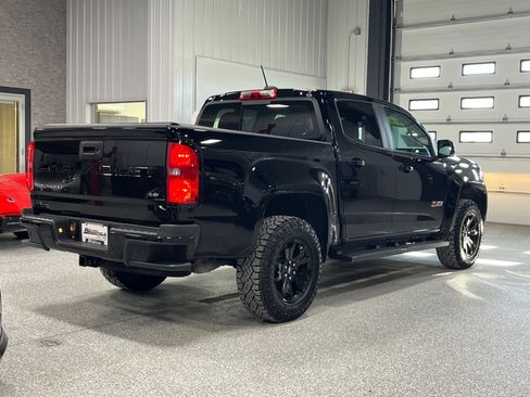 Certified 2022 Chevrolet Colorado Z71 w/ Z71 Midnight Edition image 5