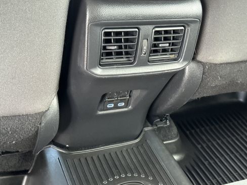 Used 2022 Toyota RAV4 XLE FWD image 14
