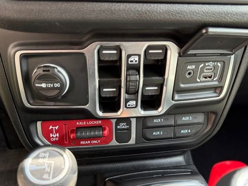 Used 2025 Jeep Gladiator Willys image 26