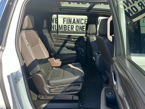 Used 2022 GMC Yukon XL Denali image 25
