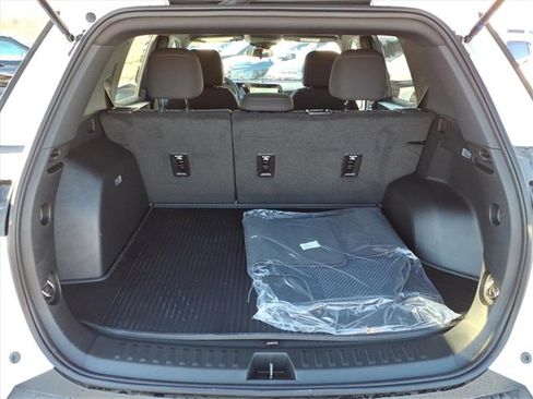 New 2026 Chevrolet Equinox LT w/ LPO, Floor Liner Package image 9