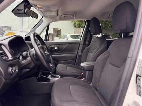 Used 2018 Jeep Renegade Altitude AWD/4WD image 19