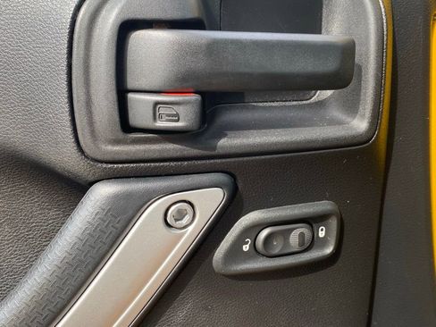 Used 2015 Jeep Wrangler Sahara w/ Connectivity Group AWD/4WD image 18