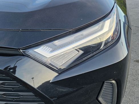 Used 2022 Toyota RAV4 XLE AWD/4WD image 12