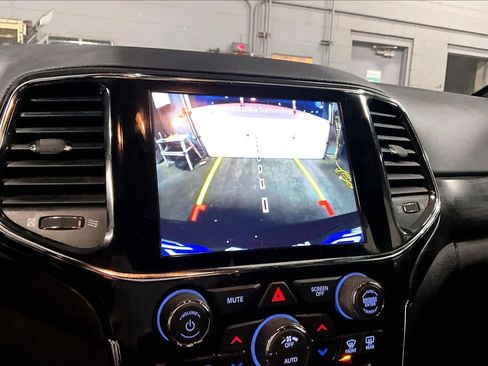 Used 2020 Jeep Grand Cherokee Altitude image 27