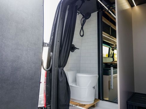 Used 2024 Mercedes-Benz Sprinter 2500 image 94