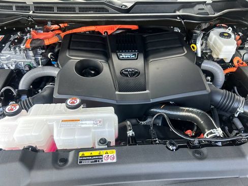Used 2024 Toyota Tundra Capstone AWD/4WD image 23