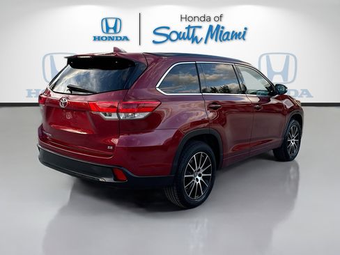 Used 2018 Toyota Highlander SE image 7