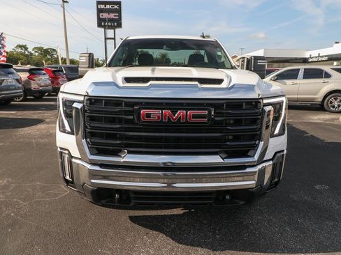 Used 2024 GMC Sierra 2500 Pro w/ Convenience Package image 2
