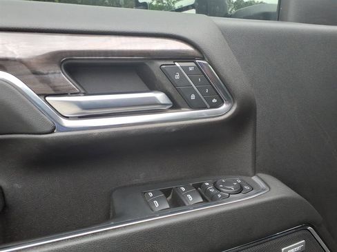 Used 2024 Chevrolet Silverado 2500 LTZ w/ LTZ Convenience Package image 11