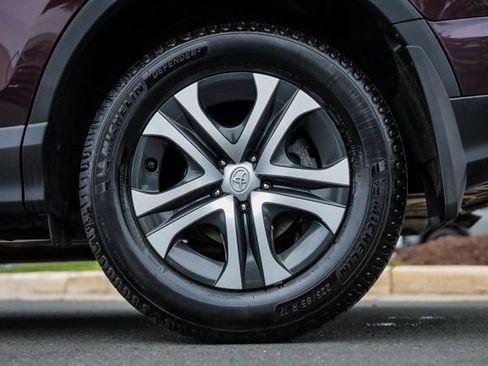 Used 2018 Toyota RAV4 LE w/ All Weather Liner Package AWD/4WD image 17