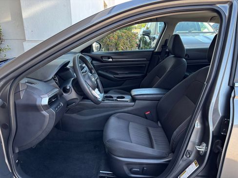 Used 2025 Nissan Altima 2.5 SV FWD image 23