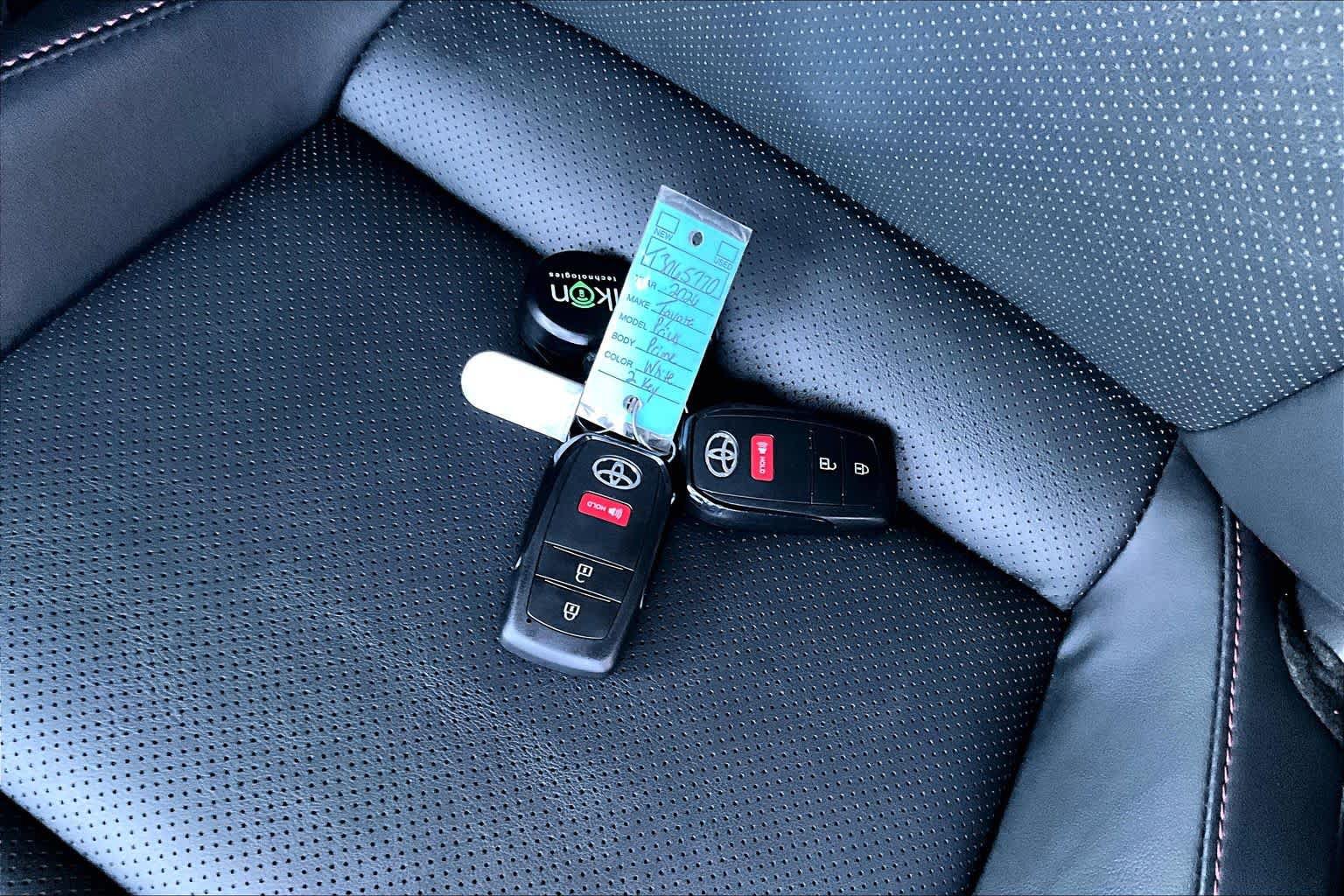 Used 2026 Toyota Prius Plug-In Hybrid FWD image 15