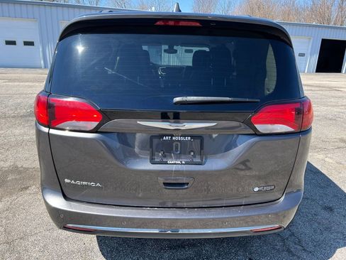 Used 2017 Chrysler Pacifica Touring-L image 6