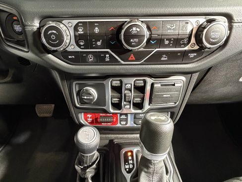 Used 2024 Jeep Wrangler Unlimited Rubicon w/ Convenience Group image 22