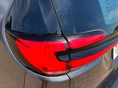 Used 2023 Chrysler Pacifica Touring-L FWD image 22